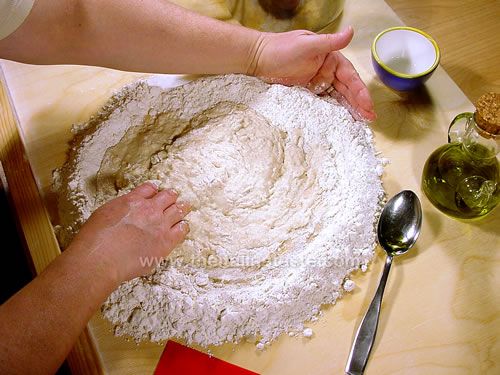 Pizza dough with milk: our original home cooking