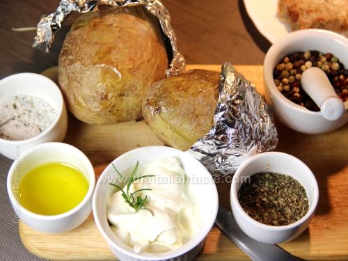 Potatoes baked in foil