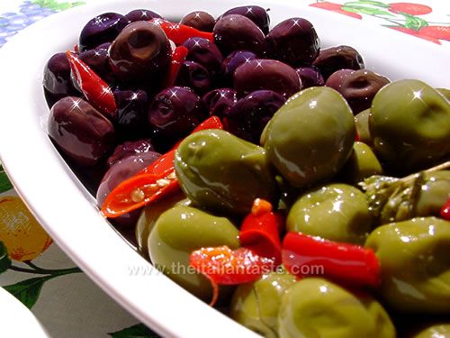 Dressing black & green olives, Italy-style
