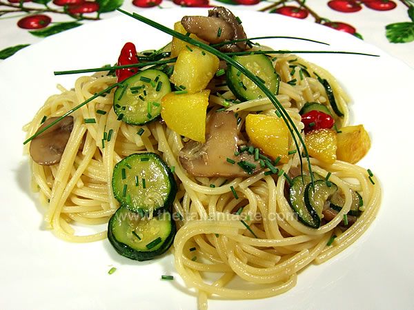 Spicy spaghetti with assorted vegetables