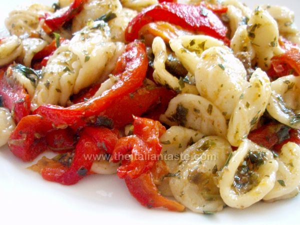 Pasta with red bell peppers
