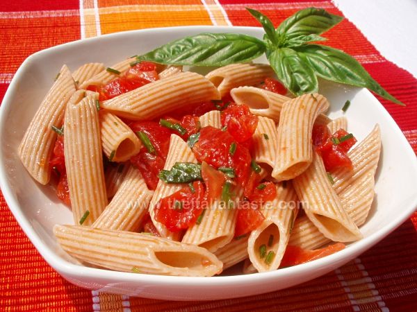 Fresh tomato and basil pasta salad