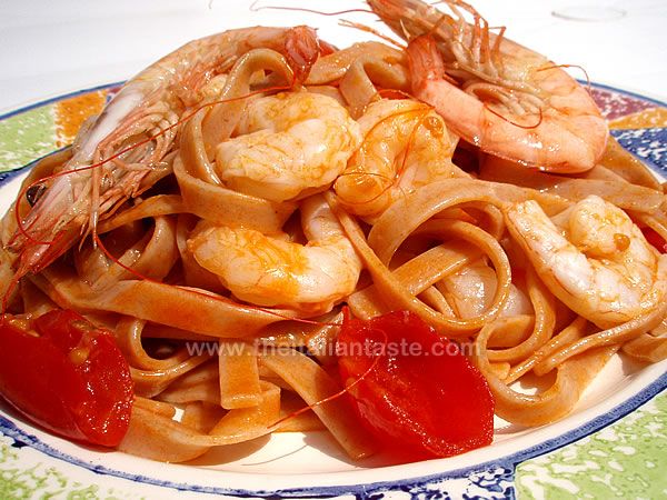 Shrimp and tomato linguini