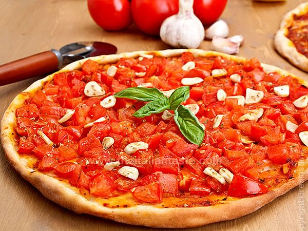 Garlic and tomato pizza