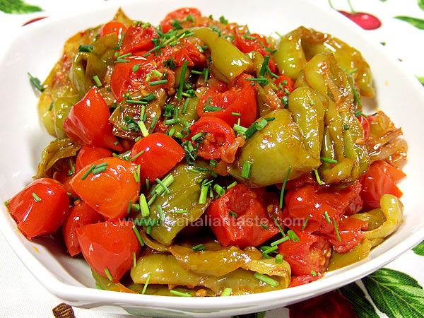 Friggitelli sweet peppers and tomatoes