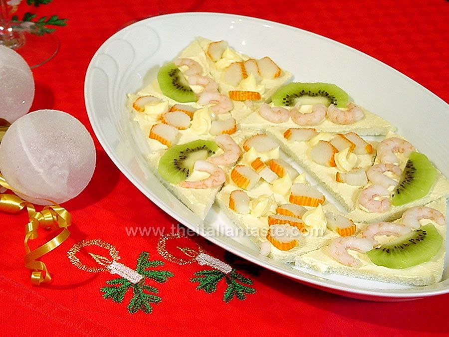 Fish and fruit canapés