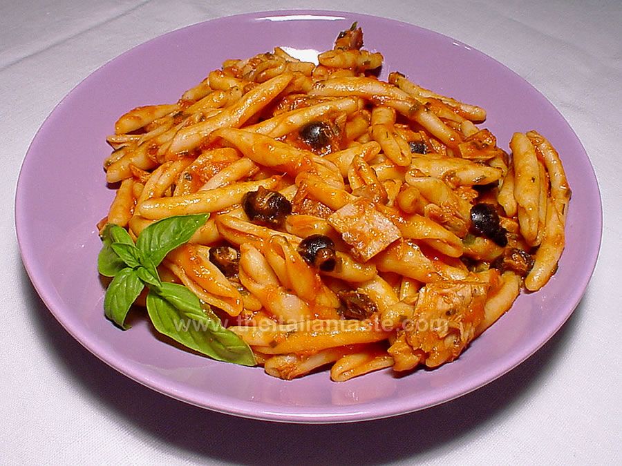 Fresh fusilli with tuna & olives