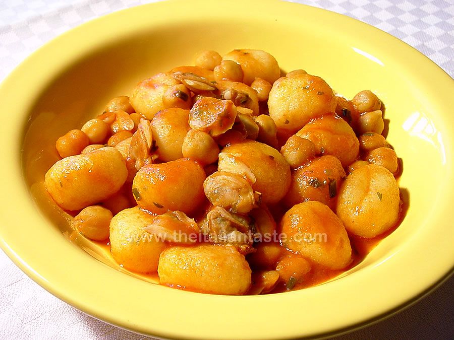 Dumplings with chick peas and clams
