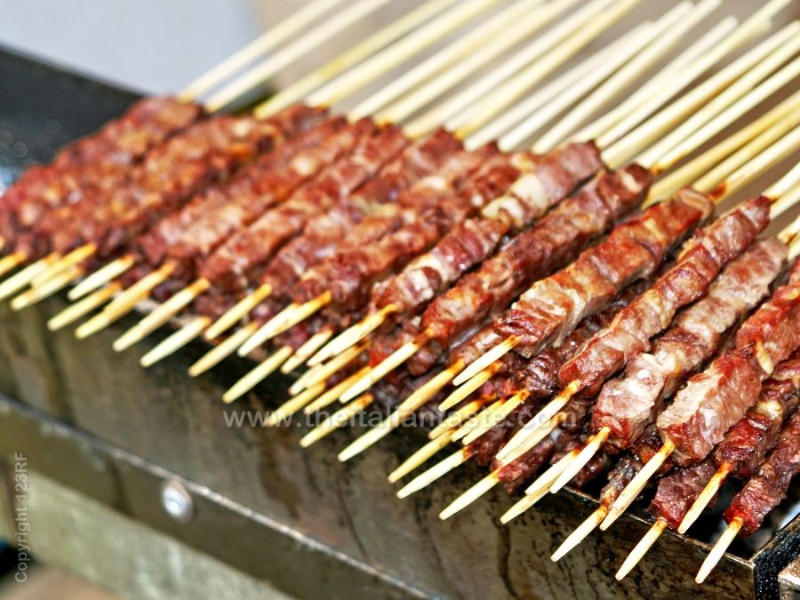 Barbecued lamb skewers