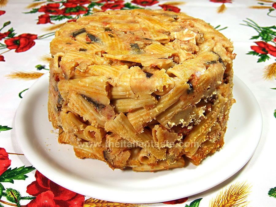 Oven-baked macaroni with eggplants