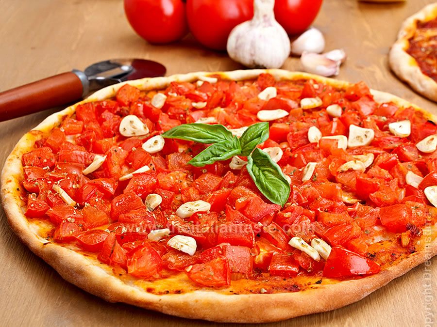 Pizza topped with tomatoes and garlic